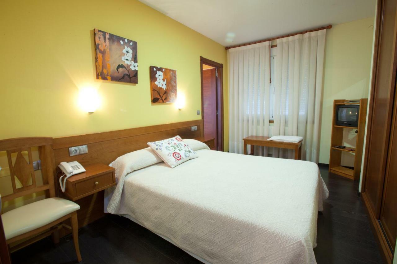 Hotel Terranova Oza de los Ríos Екстериор снимка