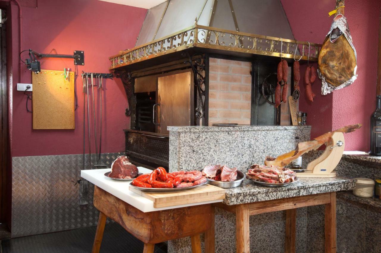 Hotel Terranova Oza de los Ríos Екстериор снимка