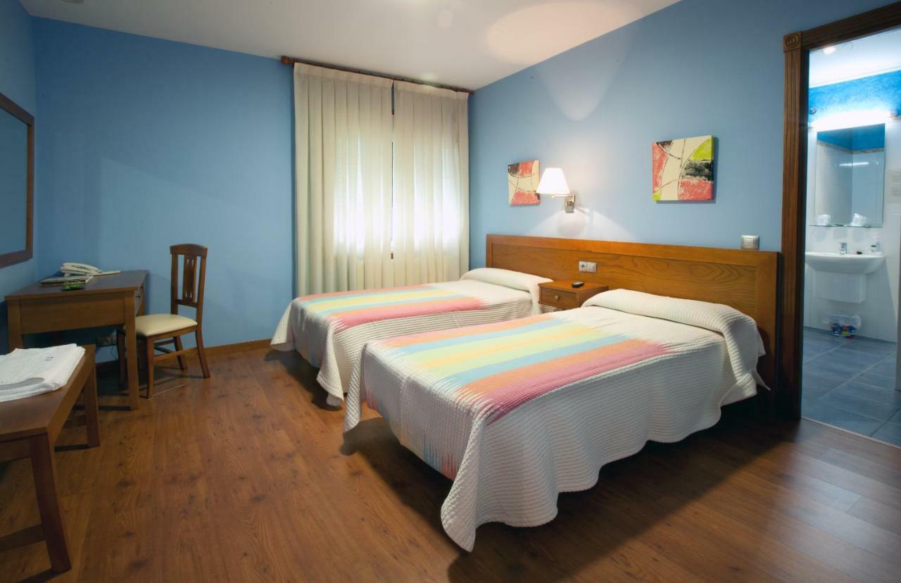 Hotel Terranova Oza de los Ríos Екстериор снимка