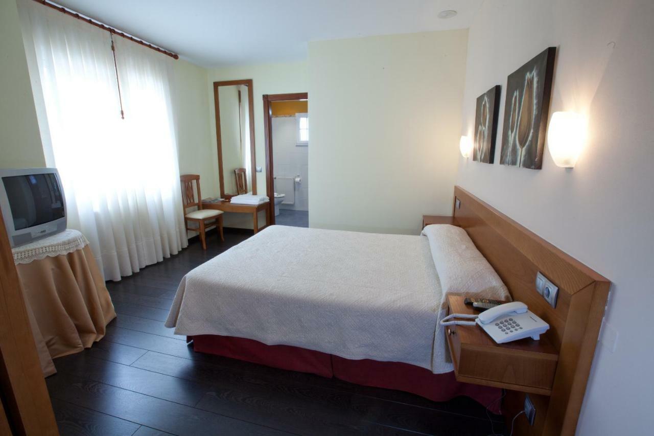 Hotel Terranova Oza de los Ríos Екстериор снимка