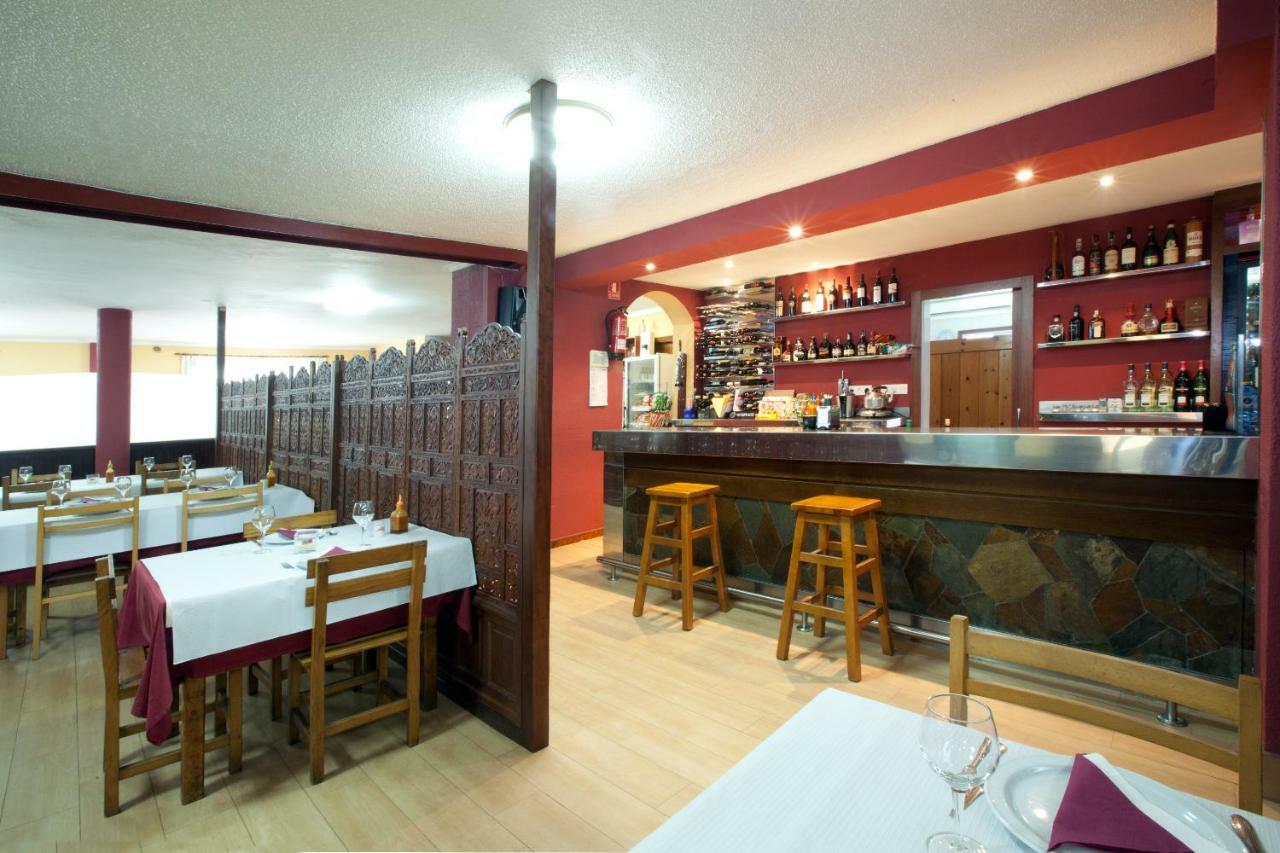 Hotel Terranova Oza de los Ríos Екстериор снимка